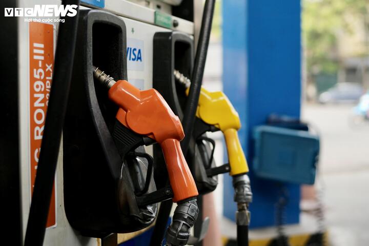 Giá xăng dầu hôm nay 27/6: Giảm mạnh cay xang tran quang khai 23 v0718241612363119 07134675 - Giá xăng dầu hôm nay 27/6: Giảm mạnh